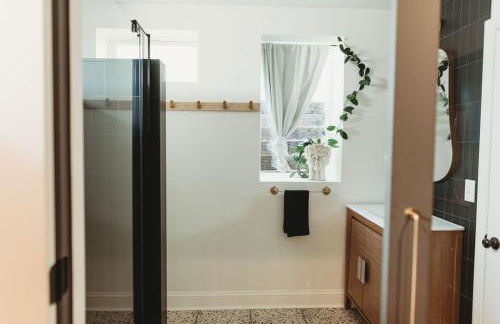 Ode to the '70's creative private home with pool - Foto 30