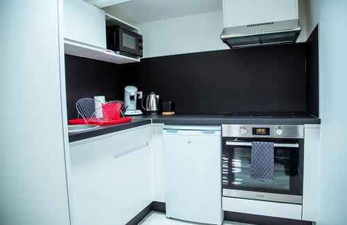 SECRET SUITE "Mr Grey" - Jacuzzi privatif - Gare RER C - Proche Paris - Foto 6