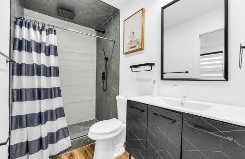 Modern Home with large private yard - Next to downtown & beach & airport - Pet friendly - Foto 7