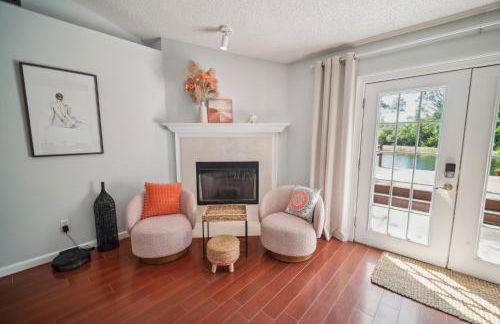 Pondside Perch - Your Waterfront Retreat home - Foto 13