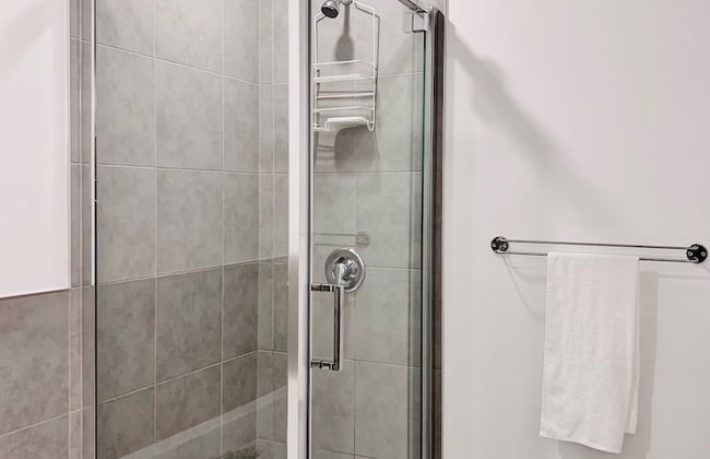 Luxurious and Peaceful Townhouse - Photo 10