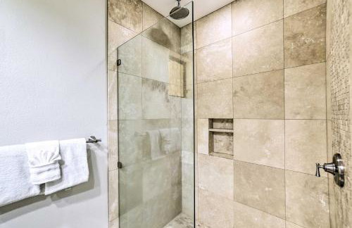 Bright & Airy Lahaina Condo - Walk to Beach! - Foto 17