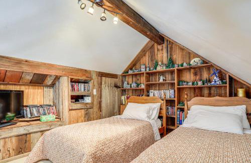 Large Deck: Luxe 6-Acre Retreat in Dahlonega! - Photo 21