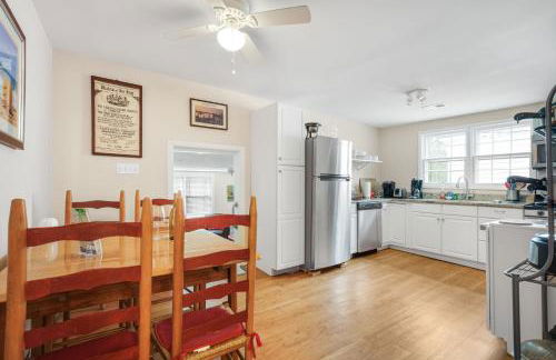 Artist Apartment - Idyllic villa steps from Town & the waterfront! - Foto 6