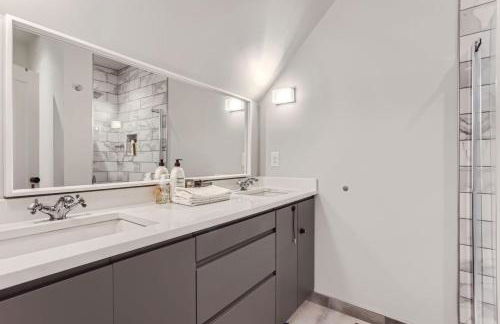 Updated Victorian Home in SoBo - Foto 17