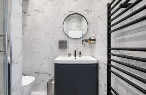 Luxury 2 Bedroom Apartment near London Bridge Sleeps 6 - Photo 22