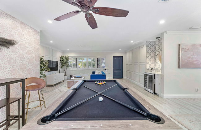 Coastal Retreat Stylish 4 BDR w/ Private Pool! - Foto 38