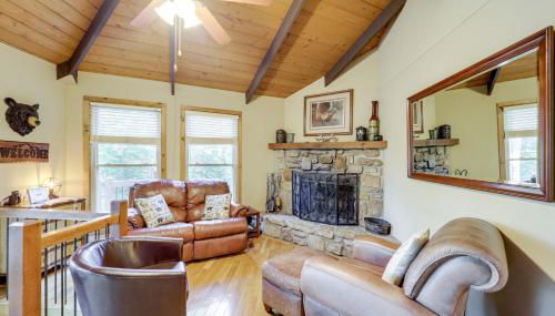 2 Mi to Skiing! Wooded Beech Mtn Retreat with Decks - Foto 4
