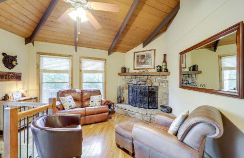 2 Mi to Skiing! Wooded Beech Mtn Retreat with Decks - Foto 4