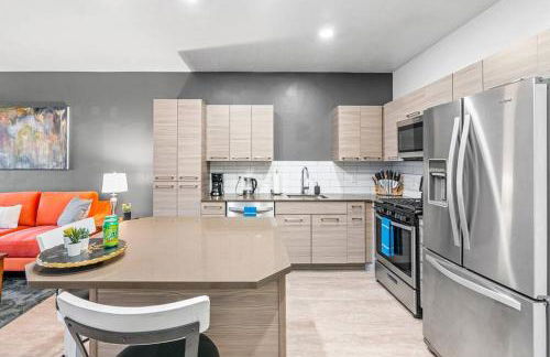 Lux Apt -PoolHotTubGymPrkg-View! - Foto 10