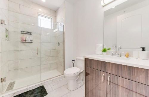 Twin Metroview Apartments I King Bed I FreeParking - Foto 28