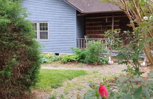 Restored1850s log cabin, with gazebo and gardens! 1 mile to downtown Weaverville - Foto 62