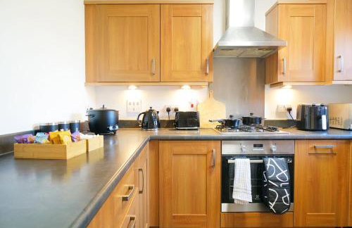 3 BR 5 Beds 3 Bath Private Garden Parking x2 Ideal for Family & Work Stays - Foto 17