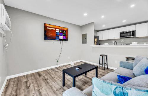 Relaxed 2BR Condo Close to Dining and Entertainment - Foto 9