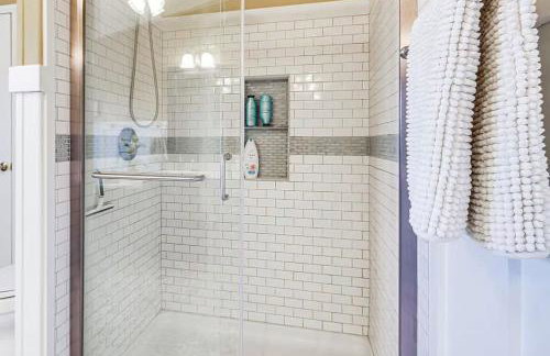 Lakefront Paradise Cozy Space Games Family Fun - Foto 17