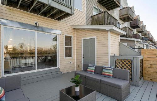 Sunset Serenity!!-Tropical Waterfront Oasis-Huge Private Patio-10Min to KingSt & Beaches - Foto 71