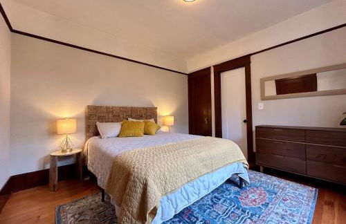 *Boho Bungalow-King-Backyard-Full Kitchen-W/D* - Foto 32