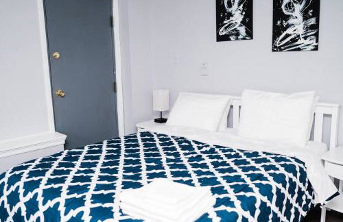 ROKU TVs - Washer & Dryer - QueenBeds - GroupStay - Foto 16