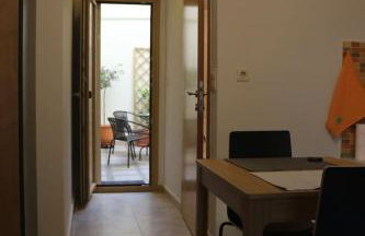 Quiet Urban Studio with Private Backyard - Foto 7