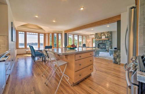 Spacious Lake Stevens Home with Fire Pit, Patio - Foto 10