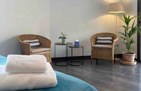 Idyllic 6 bed villa stunning sea view salt pool - Foto 38