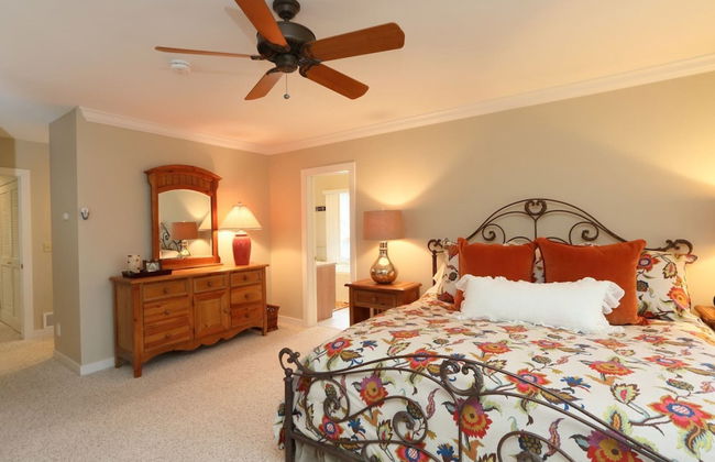 Upscale 3BR Topnotch Overlook - Foto 2