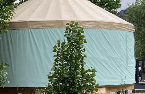 Rustic Yurt Getaway on Beautiful Snake River in Rigby, Idaho - Foto 1