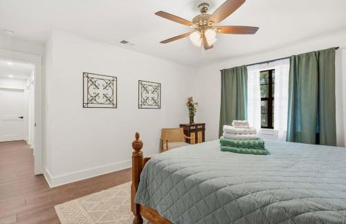 Boho Retreat with 2 Masters and Plenty of Space - Foto 49