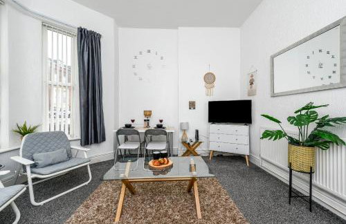 Cosy Wirral home near Liverpool with Free Parking! - Photo 7