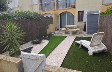 Appartement T2 avec son rez de jardin de 40 m2 5 couchages 250m de la plage et 15km de l'Arena - Foto 3