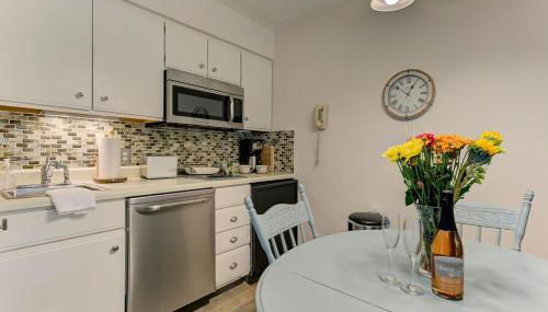 Gorgeous Grand Traverse Bay Beach Front Condo - Foto 2, stove, dishwasher, toaster