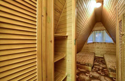 Ośrodek Wypoczynkowy Puszczyk Wolnostojące Domki Sosnowe z zadaszonym tarasem - Foto 9