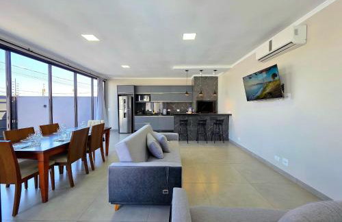 Casa novíssima com piscina ao lado do Centro - Foto 3