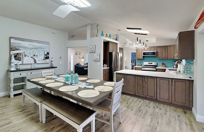 Sunny Palms Getaway - Photo 9