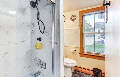 1 Mi to Main St Riverside Torrington Apt with Yard - Foto 12