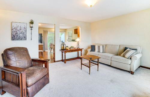 Watch the Sunrise at this Quaint Lake-View Cottage - Foto 6