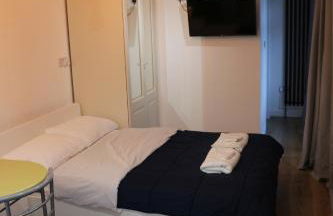 Self Contained, Double Bed Studio, private kitchen, private Bath, Walking distance to Harry Potter - Foto 51