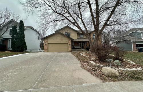 Spacious 4-bed family home with park views - Foto 42