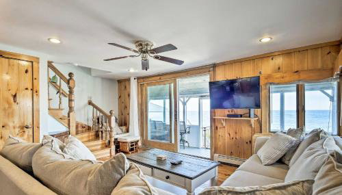 Oceanfront Cape Cod Home with Porch, Yard and Grill! - Foto 5