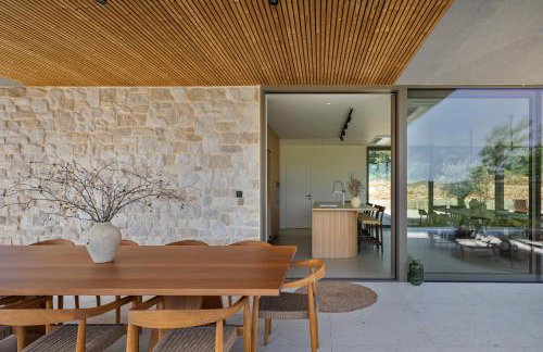 Villa bOx in Central Istria for 14 persons with wellness, 54 m2 heated pool, & kids playground - Foto 11