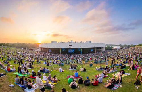 Enchanting 3BR Near Downtown Hartford Cozy & Modern with Parking - Foto 27