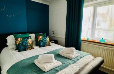 Cherry Blossom Apartment - 3 bed, parking, garden - Photo 38