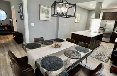 Calm 4BR-3BA 10 min DT Airport by LSP Homes - Foto 14