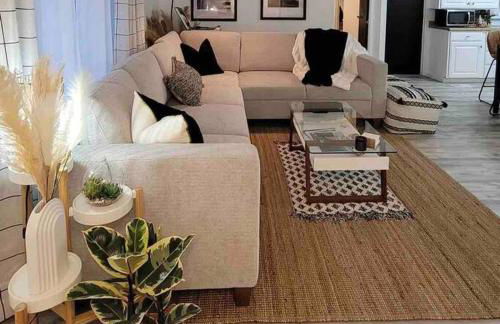 Tiki Escape w/ Amazing Mountain and Marsh Backdrop - Foto 1