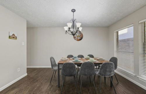 Pool Villa- Near Airport & Downtown, Fire Pit, Foosball - Foto 11