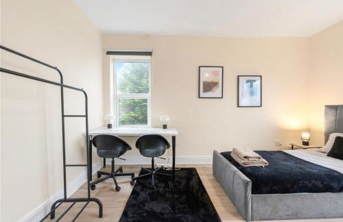 Spacious 6-Bed with Pool Table Desks in every room - Foto 27