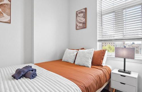 Midnight Marvel - Amazing City Views, Free Parking - Foto 26