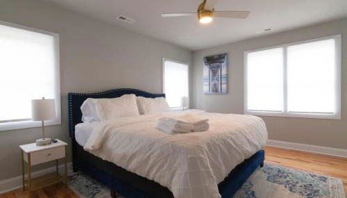 Pet-Friendly 4BR Family Home with Fenced Yard - Foto 5