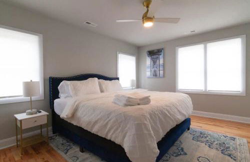 Pet-Friendly 4BR Family Home with Fenced Yard - Foto 5