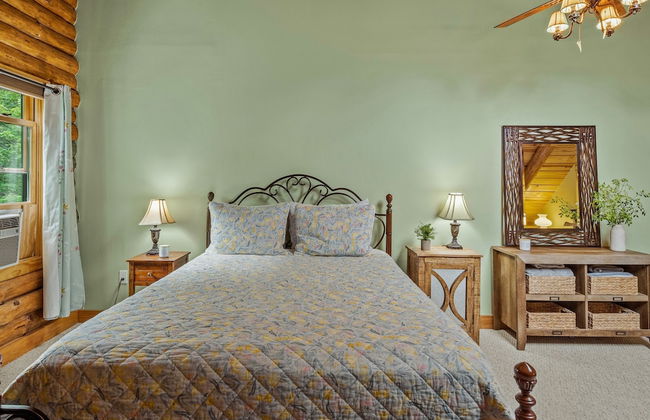 The Bigwood Cabin by Avantstay Hot Tub Firepit Pool Table Private Yard - Photo 48